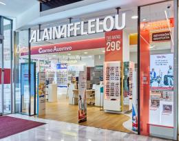 Alain Afflelou inaugura su primera óptica en Marbella