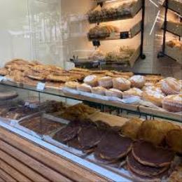 Tres Hileras Bakery