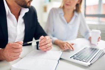 Emprender en cumplimiento normativo: ¿por qué ir acompañado es tu mejor póliza de seguro?