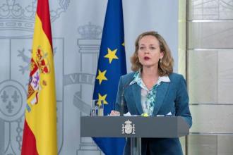 La ministra de Asuntos Económicas, Nadia Calviño, descarta suspender el cobro de impuestos tal como solicitan las patronales