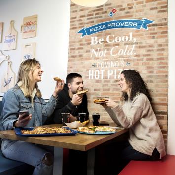 Dominos Pizza abre una nueva tienda en Madrid y dona la recaudación de apertura a Cáritas Madrid