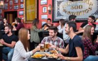 Cómo consigue la Cervecería 100 montaditos atraer clientes