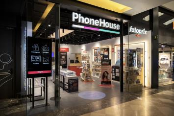 Phone House renueva su imagen e integra a Fotoprix