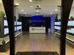 La franquicia CienFragancias lleva sus perfumes hasta Angola