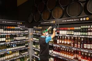 La franquicia Caprabo incrementa el surtido en sus supermercados más pequeños para hacerlos aún más rentables