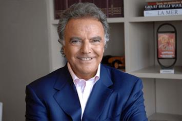 Alain Afflelou empresario de éxito fundador de la franquicia