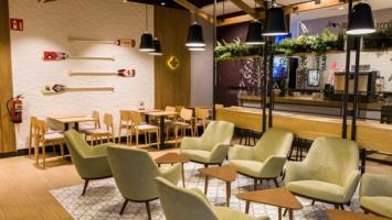 Sala interior franquicias Tim Hortons