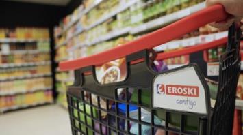 Carrito de la compra en franquicia de supermercado Eroski