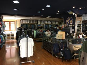 Interior tienda Mondragón