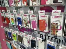 Fundas y carcasas expuestas para su venta en los establecimientos Blablatel