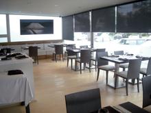Restaurante ëboca. Cortinas enrollables gofradas.